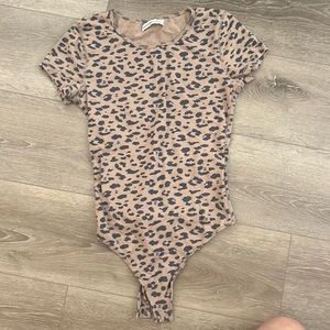 Abercrombie and Fitch Leopard Short-sleeve body suit,‎ S